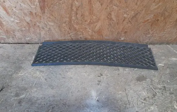 BMW 7 E65 E66 Front bumper lower grill 51117135573