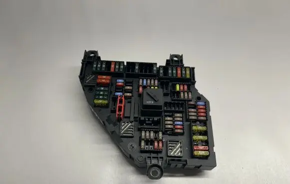 BMW 2 F46 Fuse module 9264924