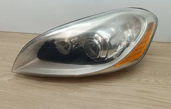 Volvo XC60 Headlight/headlamp 30763137 89902828