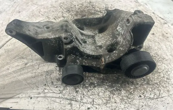 BMW 1 E82 E88 Generator/alternator bracket 13992010