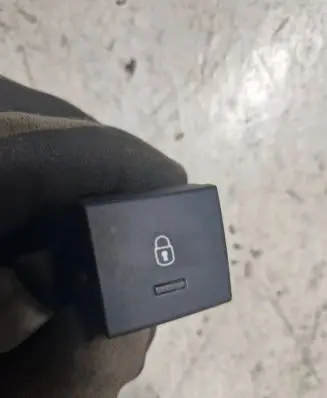 Peugeot 508 Central locking switch button 96770413ZE