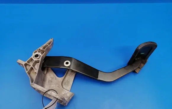 Mercedes-Benz CLS C219 Brake pedal A2112941701