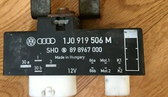 Volkswagen Golf IV Coolant fan relay 1J0919506M 898967000