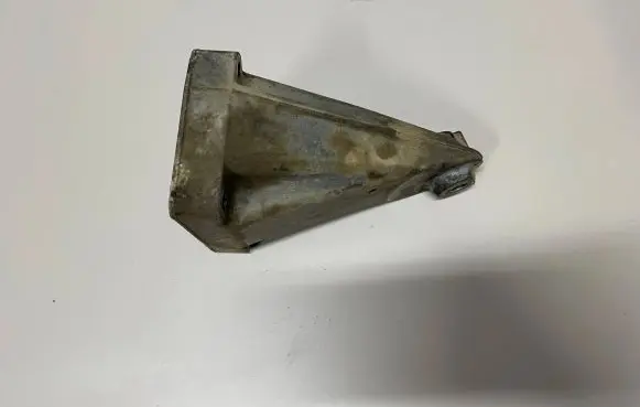 Mercedes-Benz E W211 Engine mounting bracket A6112230804