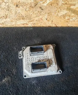 Opel Zafira B Engine control unit/module 55571558