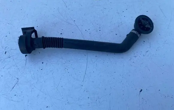 Mercedes-Benz E W212 Oil fill pipe A6510100169