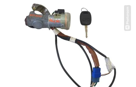 Subaru Impreza II Ignition lock 88215AE010 X1125571 88205AE000