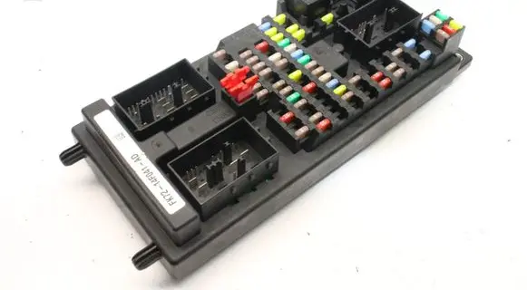 Land Rover Discovery Sport Fuse box set FK7214F041AD