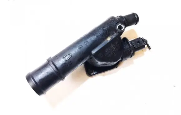 Volkswagen PASSAT B6 Engine coolant pipe/hose 03G121132