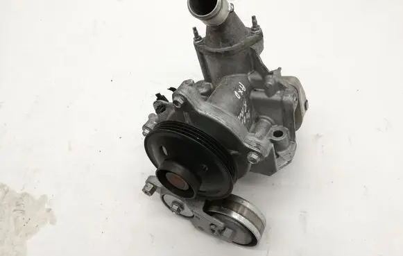 Toyota RAV 4 (XA40) Water pump 2241000432