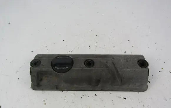 Volkswagen Polo III 6N 6N2 6NF Rocker cam cover 