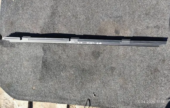 Volkswagen PASSAT B5.5 Front door windshield rail 