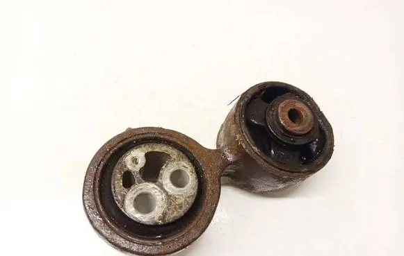 Honda Accord Engine mount bracket 