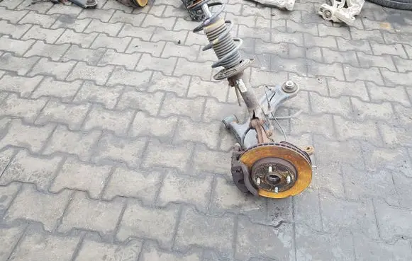 Suzuki Swift III Front wheel hub spindle knuckle