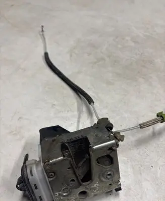 Audi A6 S6 C4 4A Rear door lock 4A0839015D