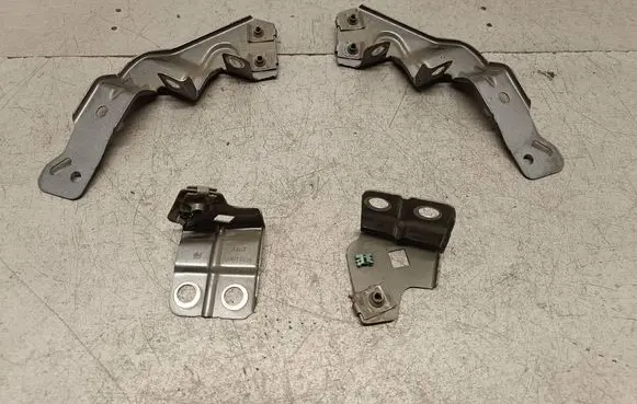 Opel Insignia B Fender mounting bracket