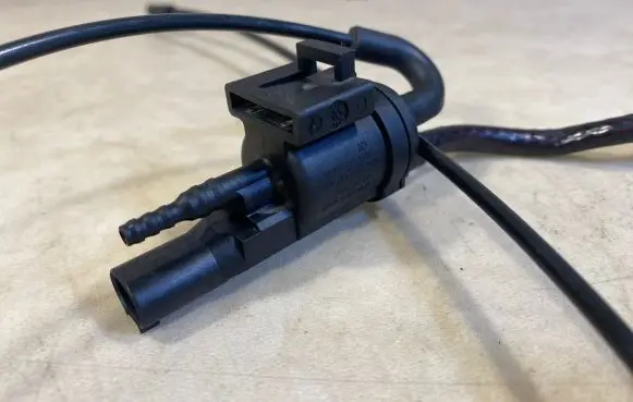 Mercedes-Benz G W461 W463 1st Gen Vacuum valve A0025407097