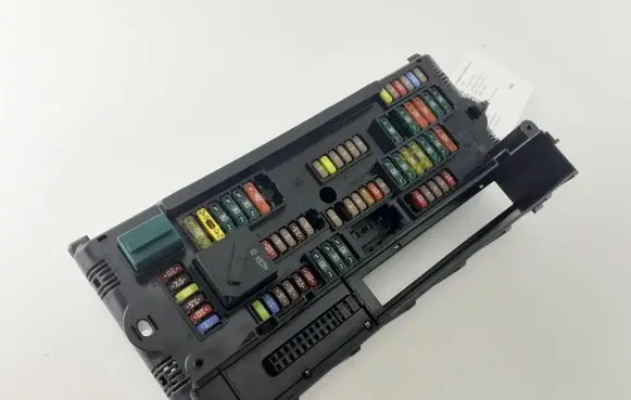 BMW 5 F10 F11 Fuse module 9252815
