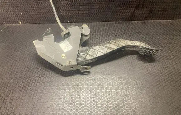 Volkswagen Transporter - Caravelle T5 Clutch pedal 7H1721059E