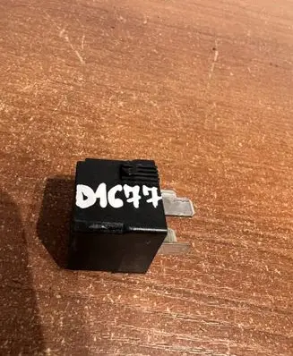Mercedes-Benz E W210 Other relay A0025421319 D1677