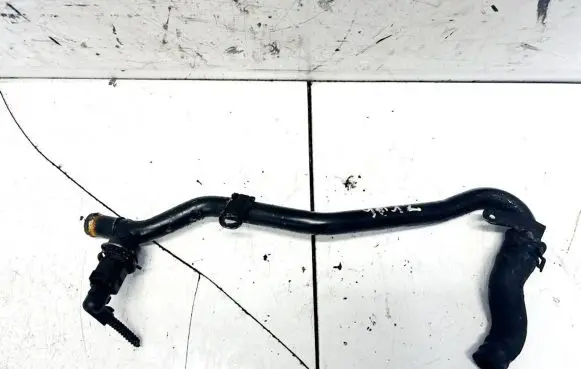 Volkswagen Touran II Engine coolant pipe/hose