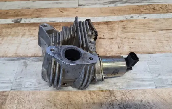 Volkswagen PASSAT B5.5 EGR valve cooler 16050222