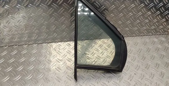 Toyota Yaris Front door vent window glass four-door 
