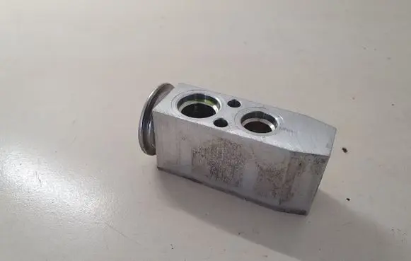 Nissan X-Trail T31 Air conditioning (A/C) expansion valve 