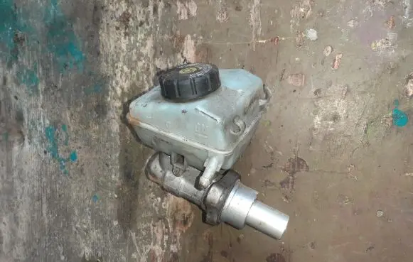 Master brake cylinder