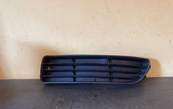Audi A4 S4 B5 8D Front bumper lower grill 8D0807345B