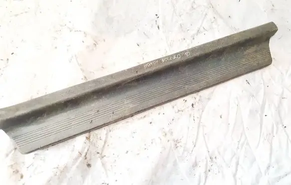Front sill trim cover