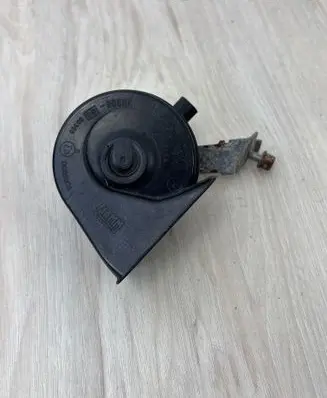 BMW 3 E46 Horn signal 8379713