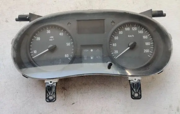 Opel Vivaro Speedometer (instrument cluster) P8200390135 216788839 NS8110701X