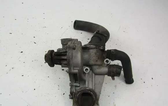 Audi 80 90 S2 B4 Water pump 