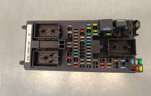 Land Rover Evoque I Fuse module GJ3214F041AB
