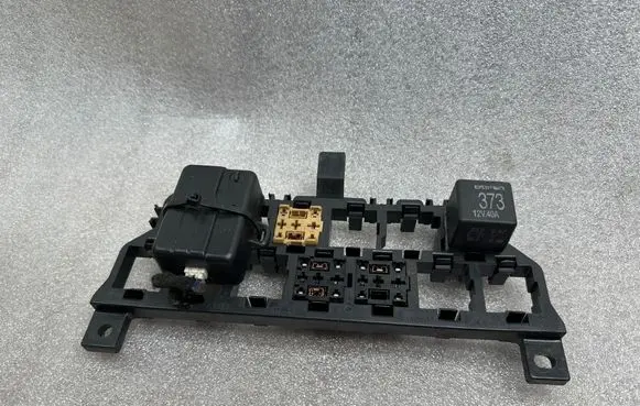 Volkswagen PASSAT B5.5 Relay mounting block 8D0937503e 503E