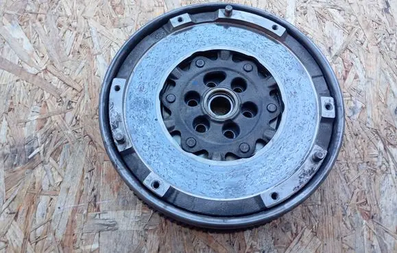 BMW 1 E81 E87 Dual mass flywheel 21207637279HU 21207637279 7637279