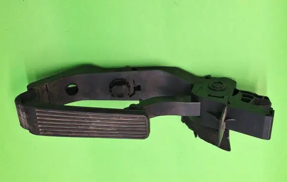 Mercedes-Benz C W203 Accelerator throttle pedal A2113010001 SP5183