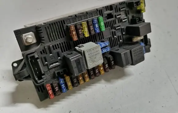 Mercedes-Benz E W211 Fuse module 2115454101