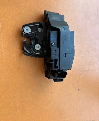 Opel Astra L Tailgate lock latch 9816195380