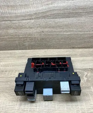 Volkswagen PASSAT B6 Fuse module 3C0937049AH F005V00660