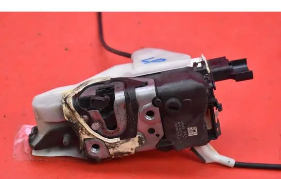 Peugeot 508 RXH Front door lock 851916