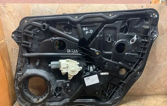 Mercedes-Benz GL X166 Front door window regulator with motor A1668202002