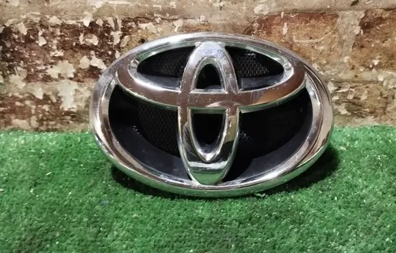 Toyota Verso Manufacturer badge logo/emblem 753110F030
