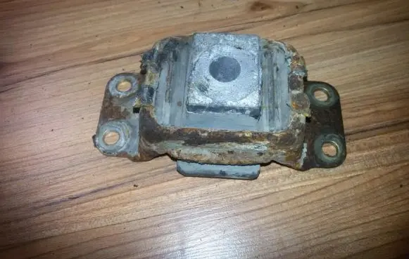 Ford Galaxy Engine mount bracket