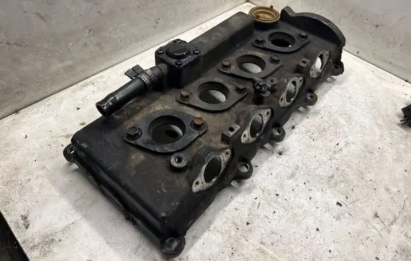 Opel Astra H Rocker cam cover 01535780