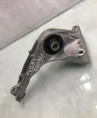 Tesla Model Y Engine mount bracket P109075400b