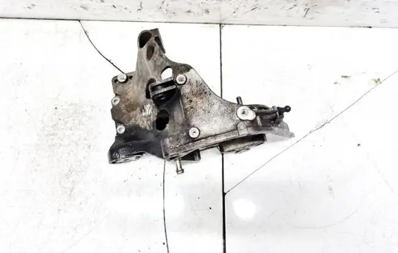 Opel Zafira B Engine mounting bracket 55187918