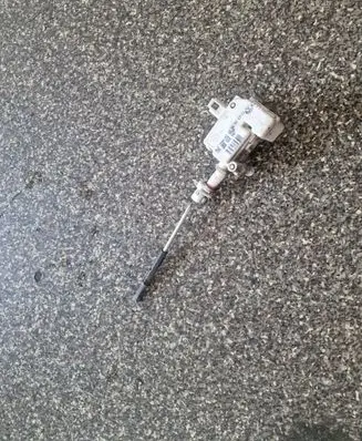 Volkswagen PASSAT B5 Central locking motor 