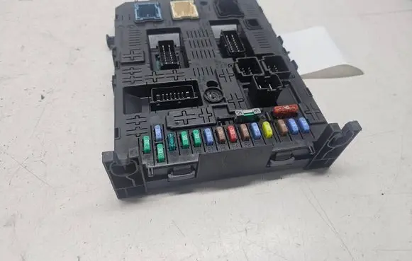 Citroen C4 I Picasso Fuse module 28116487 281197595